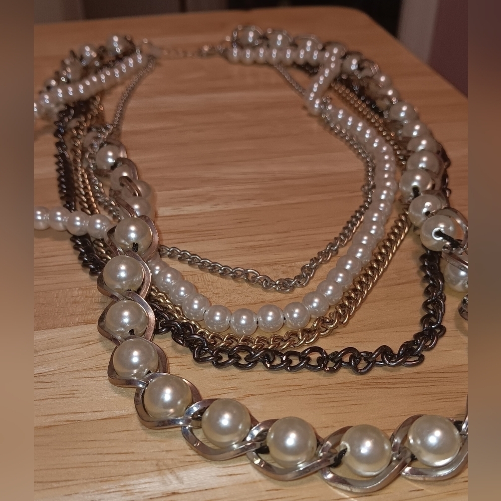 The Limited Faux Pearl & Chain Necklace NWOT - Picture 3 of 6